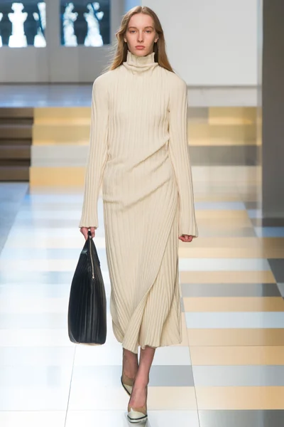 Look 18